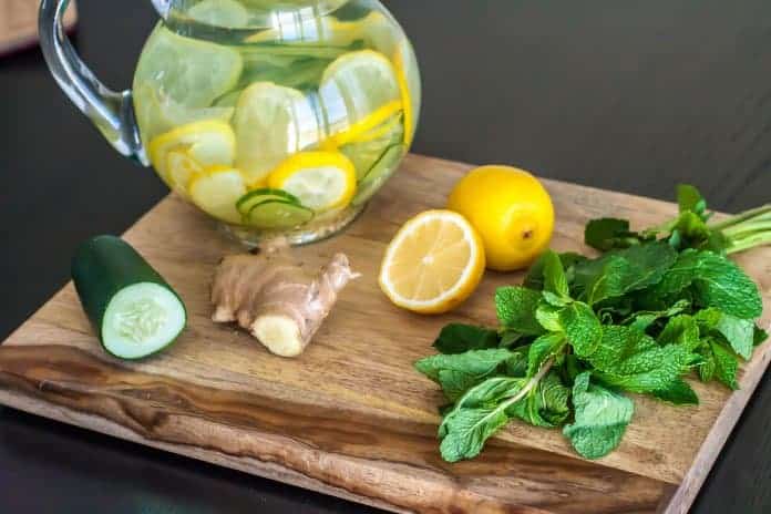 Limon, Zencefil ve Salatalık ile Detoks