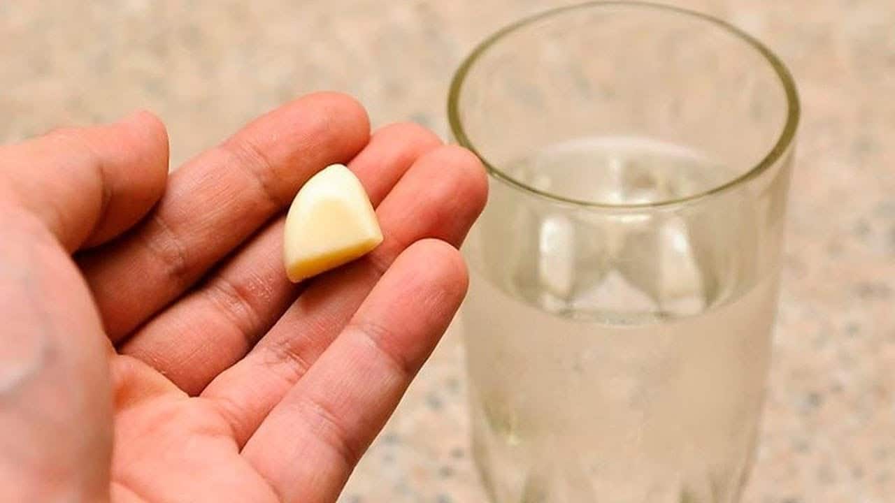 maxresdefault 9 Her Sabah Aç Karnına 1 Sarımsak Yutmanın Mucizevi Faydaları