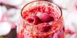 Yazın ferahlatan gül aromalı soğuk içecek tarifi