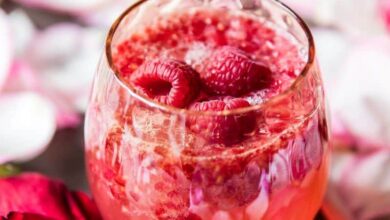 Yazın ferahlatan gül aromalı soğuk içecek tarifi