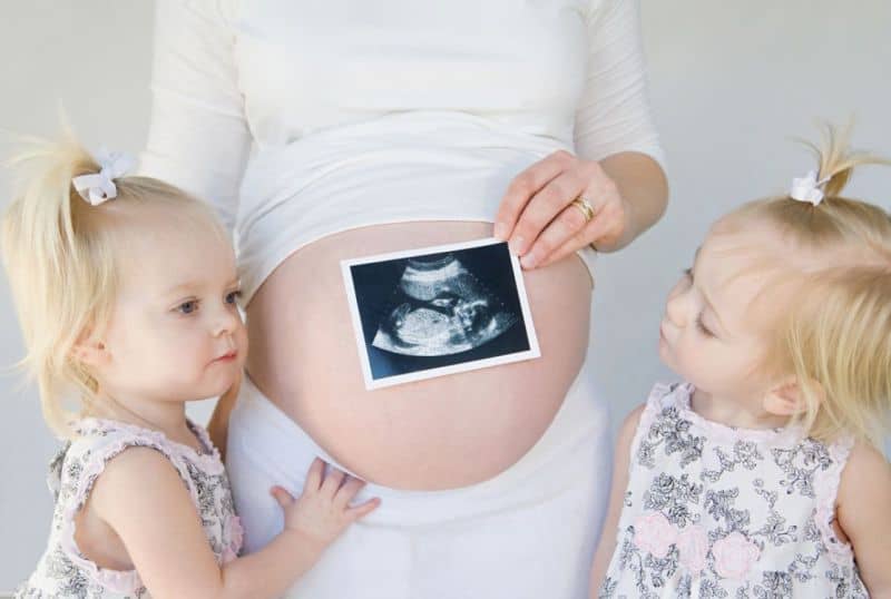 İkiz gebelik nedir? İkiz gebelik çeşitleri ve riskleri nelerdir?
