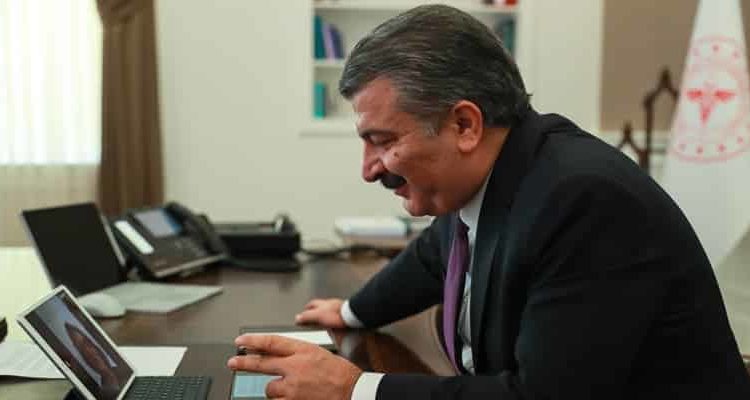 Sağlık Bakanı Koca, Almanya’da yılın doktoru seçilen Gürsoy’u tebrik etti