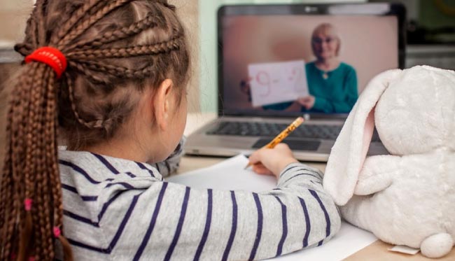 Uzaktan eğitim 2021'de de devam edecek mi? YÖK ve Milli Eğitim ne yapacak?