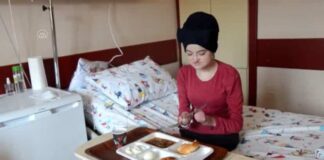 Kelebek hastası kadın, ameliyattan sonra ilk defa katı gıda yedi