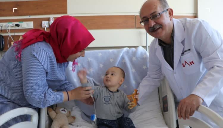 1 yaşındaki bebeğin safra kesesindeki 5 taş alındı