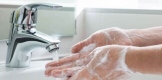 Koronavirüse karşı el yıkama eldivenden daha etkili korur