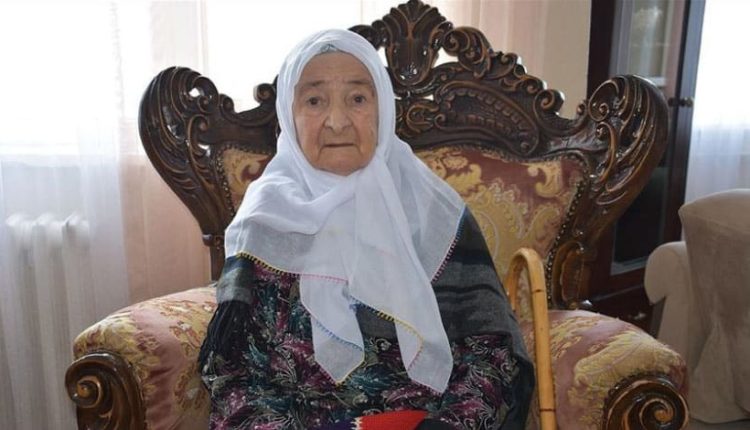 Koronavirüsü 98 yaşında yenmeyi başardı
