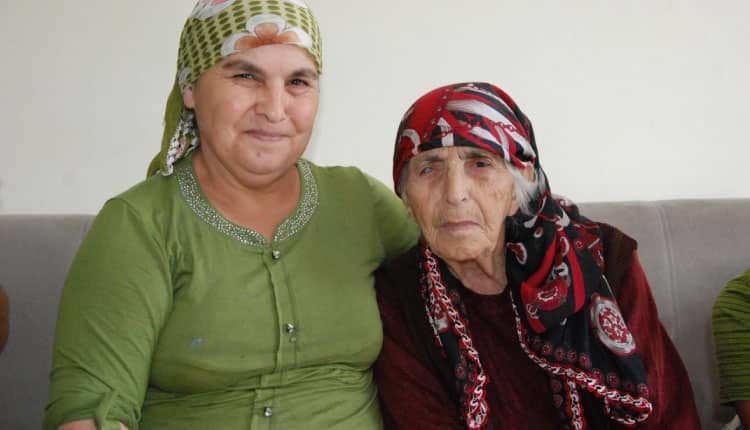 Kronik rahatsızlığı olan 95 yaşındaki kadın koronavirüsü yendi