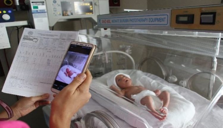 Prematüre bebek sahibi aileler bebeklerini online sistem ile görüyorlar!