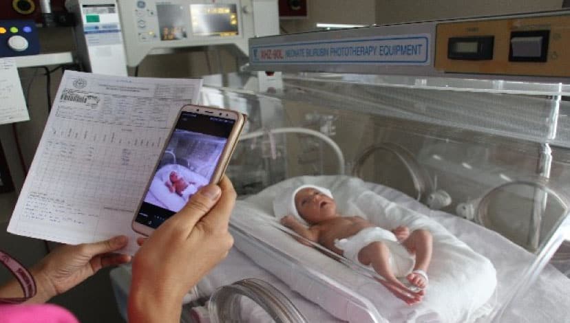 Prematüre bebek sahibi aileler bebeklerini online sistem ile görüyorlar!