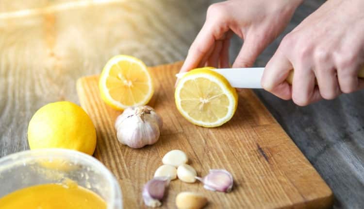Sarımsak limon kürü gerçekten işe yarıyor mu?