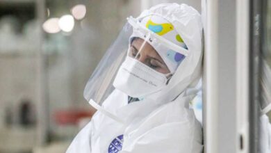 Her 10 sağlık çalışanından biri koronavirüse yakalanıyor
