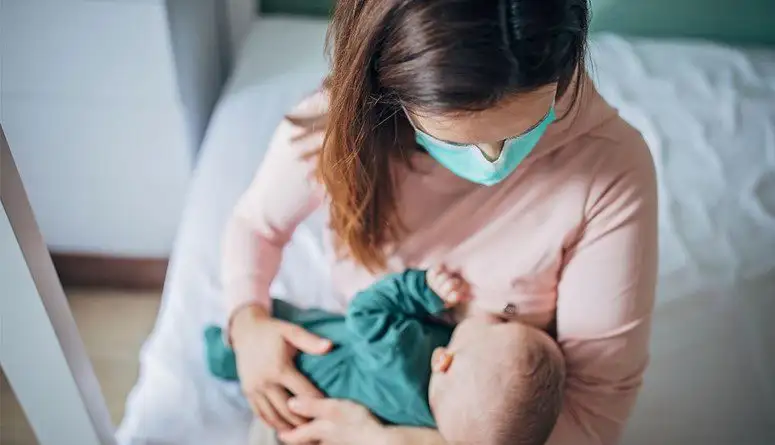 Bebeklerin bir yıl boyunca anne sütüyle beslenmesi enfeksiyon riskini azaltıyor