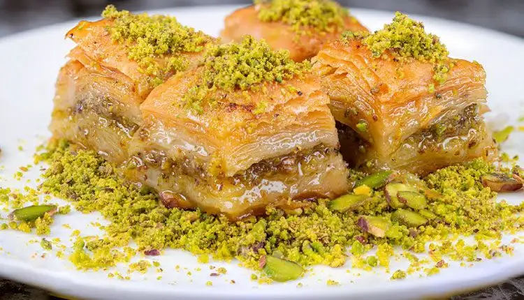 Önemli uyarı! Bayram ikramlığı tatlılar vücutta zehre dönüşmesin
