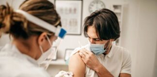 Covid-19 enfeksiyonu geçirenler 6 aydan önce aşı olabilir mi?