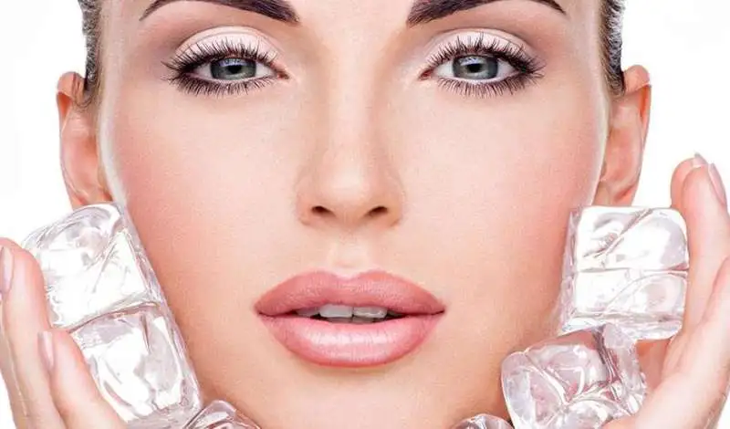 Yüze buz sürmek faydalı mı? Buzun cilde sağladığı etkiler 1 Yüze buz sürmek faydalı mı? Buzun cilde sağladığı etkiler ve buz maskesi tarifleri