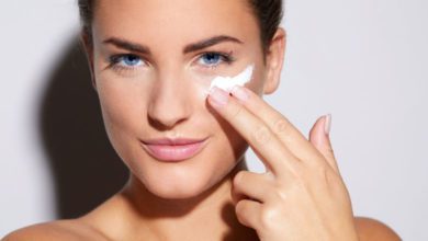Retinol krem göz altına sürülür mü? Cildi inceltir mi?