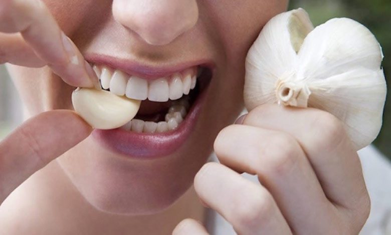 Ağzınıza 30 dakika sarımsak koyarsanız ne olur?