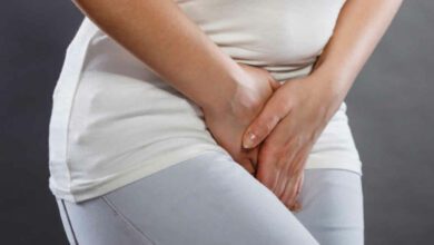 Kasık ağrısı ve kahverengi akıntı neden olur, nasıl geçer?