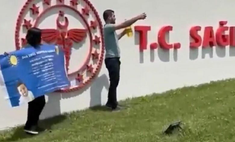 Evladı can çekişen baba sağlık bakanlığı önünde protesto eylemi gerçekleştirdi