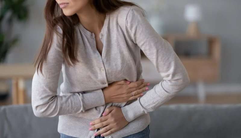 Sol göğüs kafesi altında ağrı neden olur, nasıl geçer?