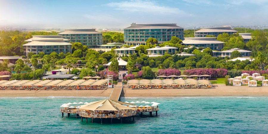 Eşsiz kumsallara sahip tatil mekanları: Ayvalık ve Belek Otelleri