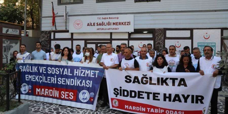 Mardin'deki Doktorlara Saldırı Protestosu: "Sağlıkta Şiddet İstemiyoruz"